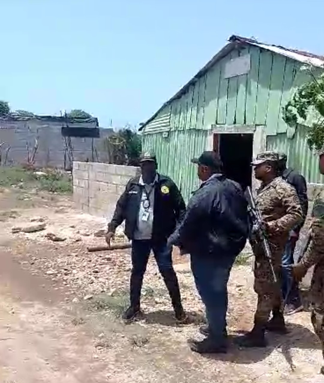 Migración apresa y desaloja haitianos invadían terrenos en comunidades de Barahona