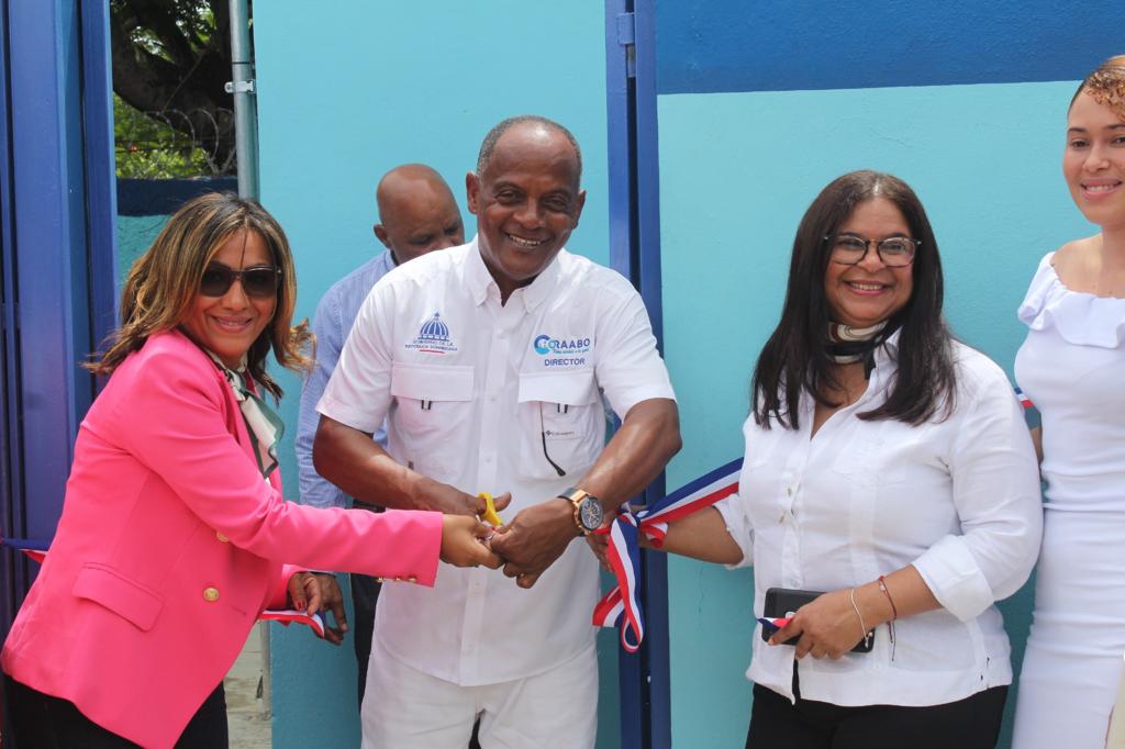 Enadom y CORAABO inauguran el primer acueducto en la comunidad La Malena, Boca Chica