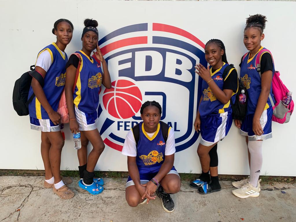 Chicas del Club deportivo Williams Martinez, de Boca chica sobresalen en campamento de baloncesto femenino Domincano