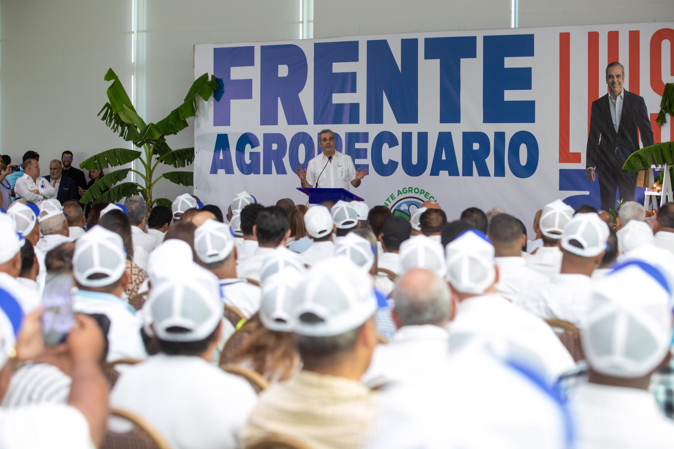 Con la presencia del Presidente Abinader, Frente Agropecuario del PRM juramenta autoridades de la Región Norte