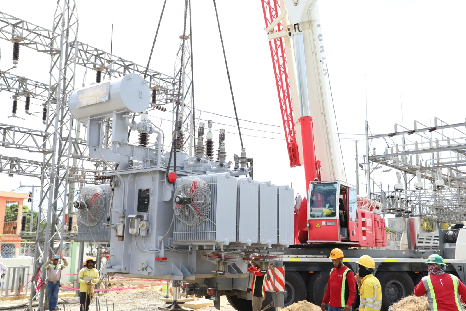 Edeeste instala transformador más potente para suplir aumento de la demanda eléctrica en SPM