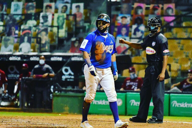 Bonifacio notifica a García Sued a rectificar sobre el «bate negro»