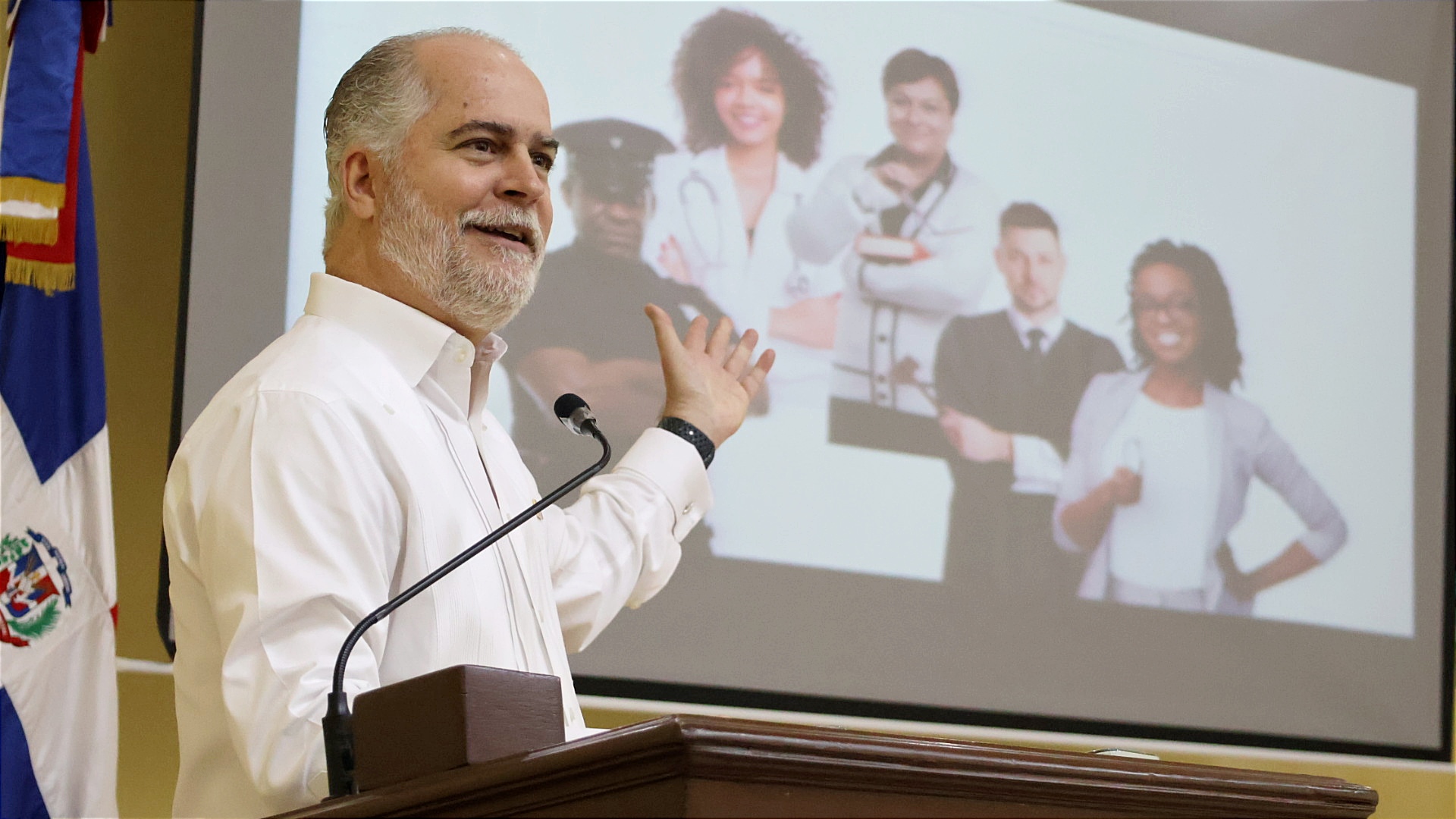 Superintendente de Bancos dicta conferencia en inicio Diplomado de Periodismo Económico.
