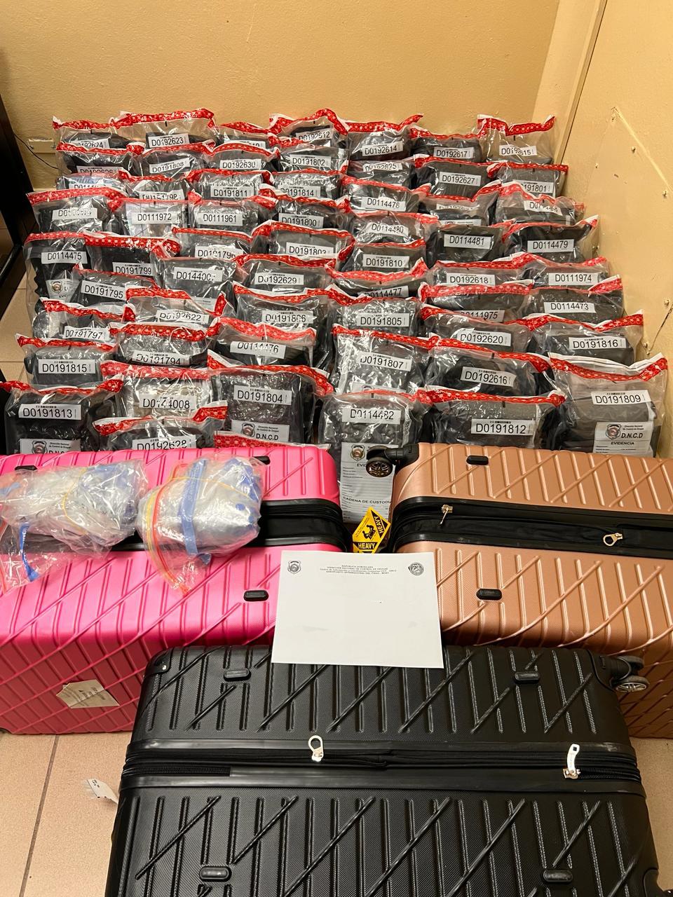 Autoridades se incautan de 118 paquetes de marihuana en Aeropuerto del Cibao