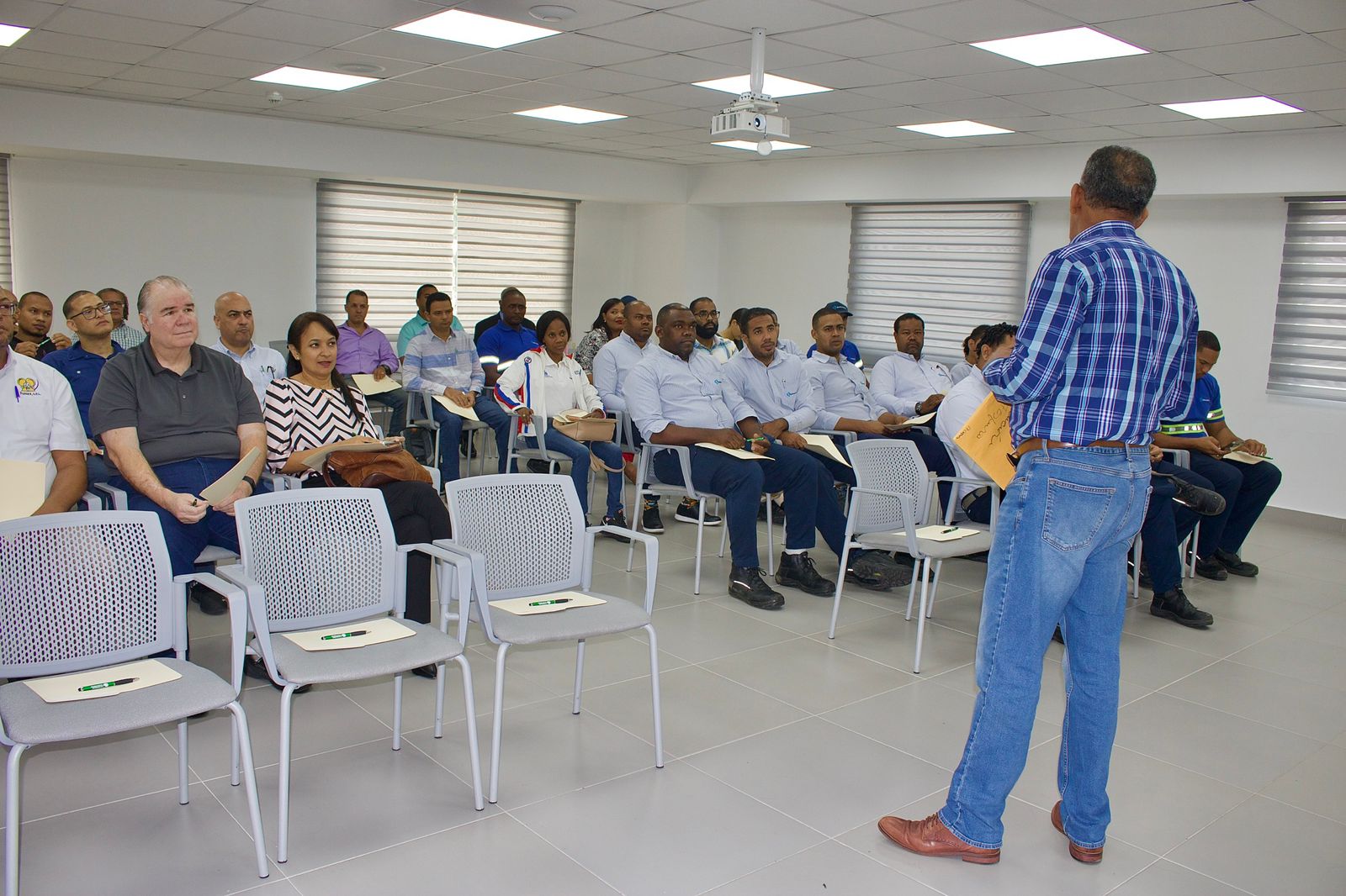 Imparten capacitación sobre fumigación con fosfuro de aluminio 