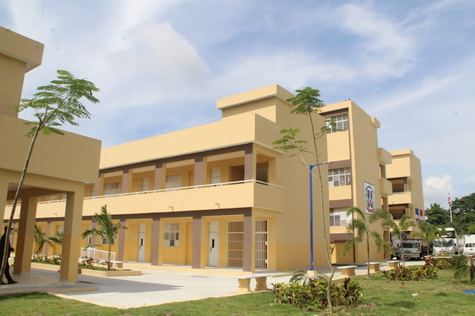 En violacion a la ley escuela exige RD$1,300 pesos por cabeza a padres de estudiantes en Boca Chica  