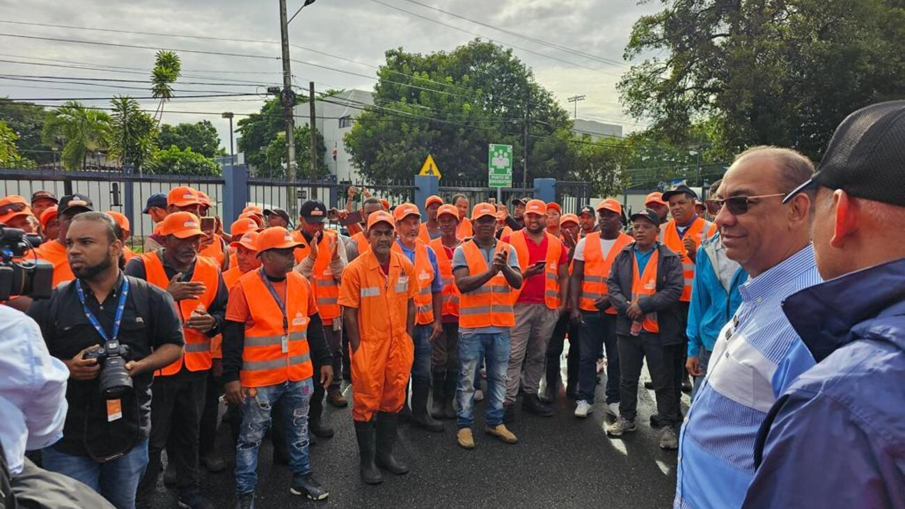 Denuncian Ministerio de Obras Publicas adeuda dos meses de sueldo a las brigadas de mantenimiento vial-MOPC