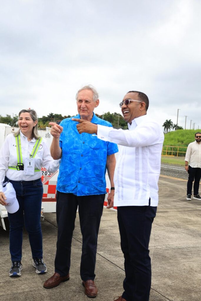 En Montecristi, los turistas fueron recibidos por una comisión del Departamento Aeroportuario (DA), dándoseles la bienvenida.