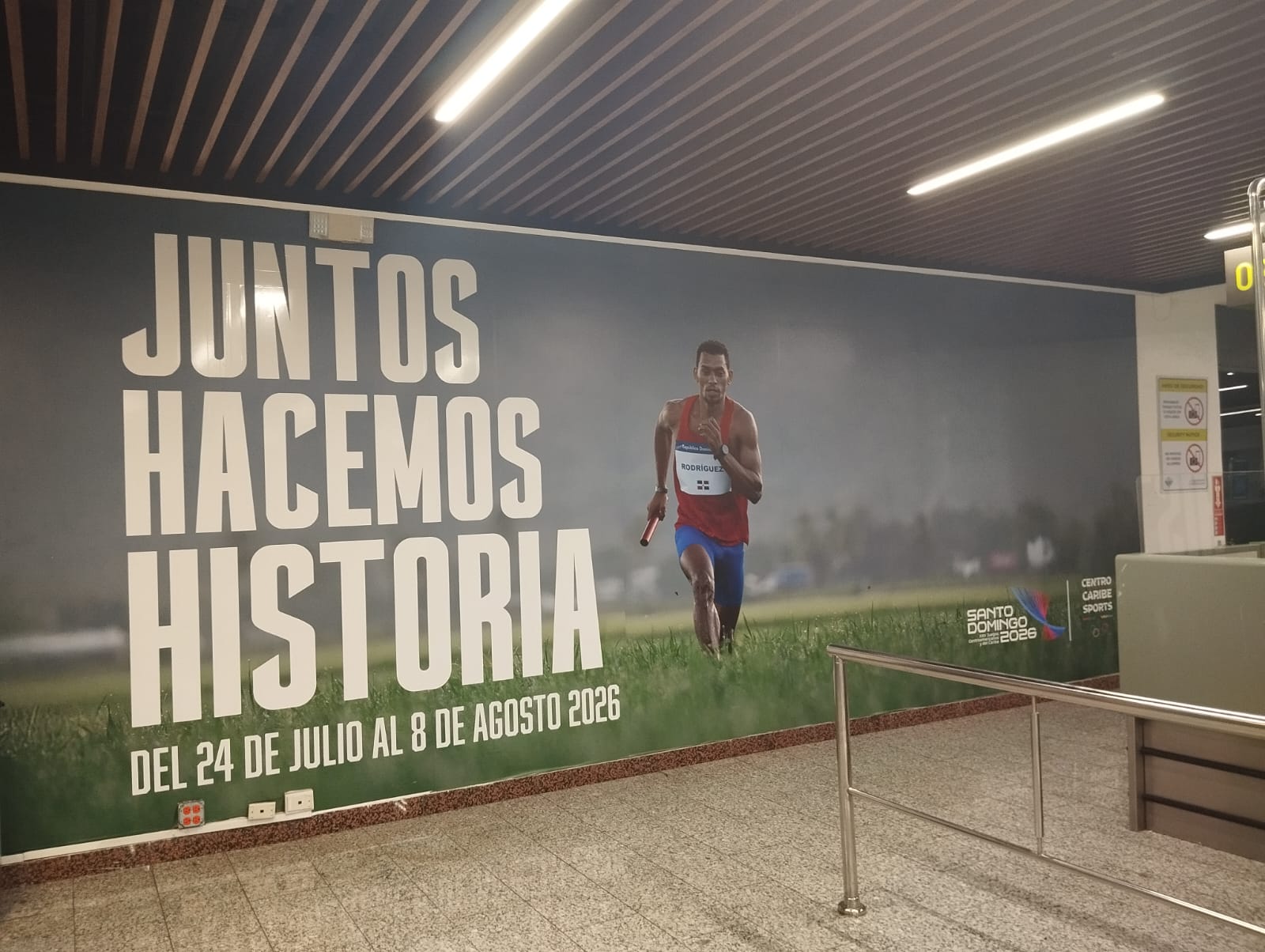 Una de la ballas promocionales que se encuentran instaladas en la terminal de Las Americas