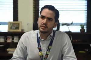 El director de comunicaciones de la empresa Aeropuertos Dominicanos Siglo XXI (AERODOM) Luis José López Mena, ofreció explicaciones sobre la situación de algunos vuelos, (foto de archivo) 